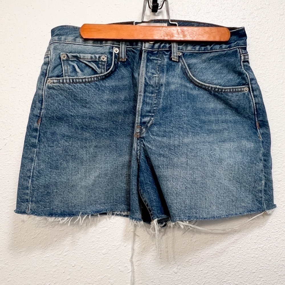 Zara Denim distressed Shorts Size 6 button up